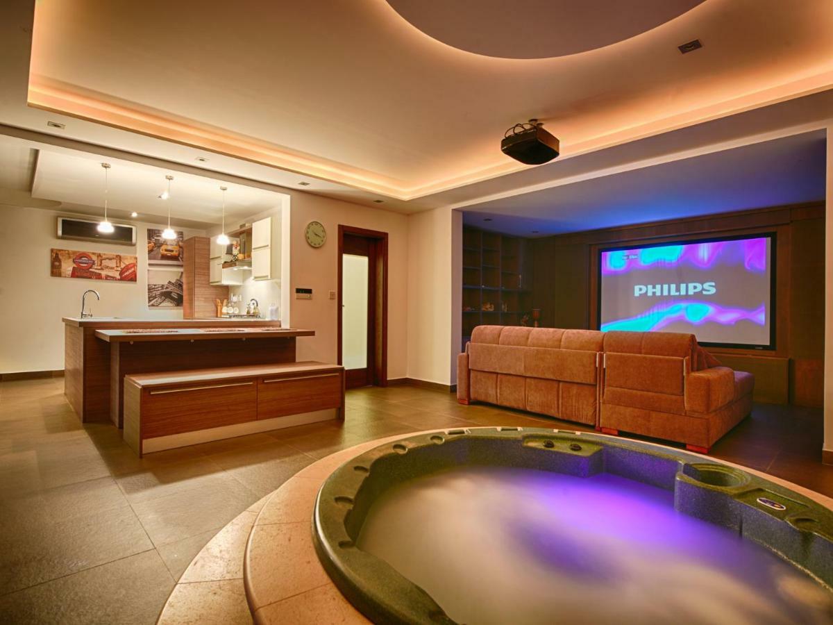 Anthony'S Maisonette Villa คาลา ภายนอก รูปภาพ